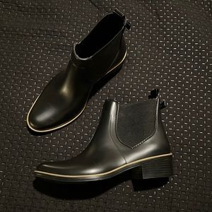 Never worn Kate Spade rain boots size 7 black and gold classy